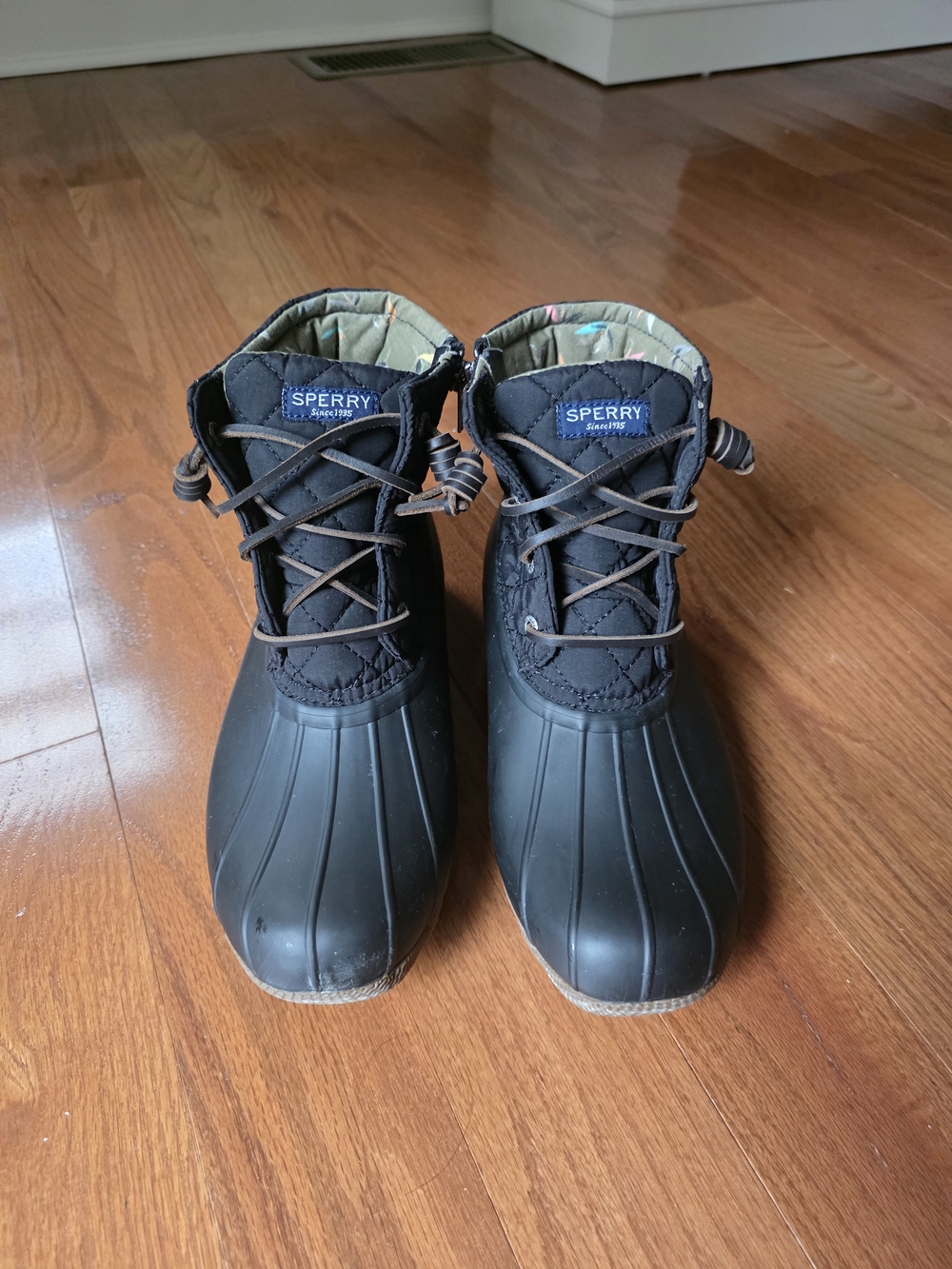 Sperry Womans Black Duck Boots - Waterproof Slip-Resistant